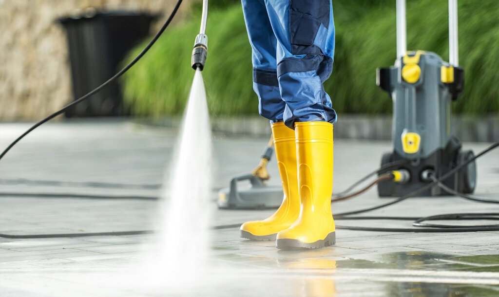 Commercial carpet cleaning schedule guide for Winnipeg businesses showing traffic level, industry type and seasonal triggers